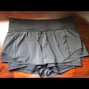 Lululemon Hotty Hot short size 10 in black
